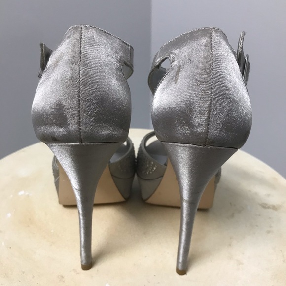Size 6 Silver Le Chateau Heels - Picture 3 of 4